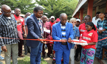Ça y est ! : les nouveaux bâtiments de l'école normale DNS Mbankana dans le cadre du programme ASHA de l'USAID sont inaugurés.