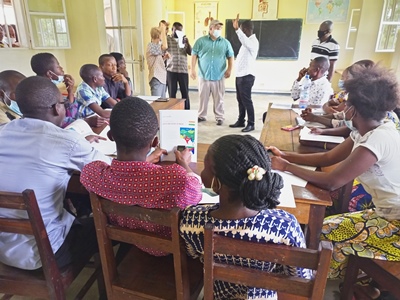 4. Visite et bref entretien avec les étudaints dans une salle de classe